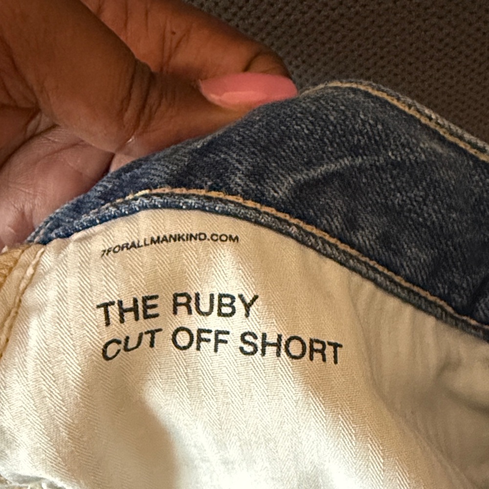 7 for all Mankind The Ruby Cutoff Shorts size 30 EUC! - Picture 3 of 13